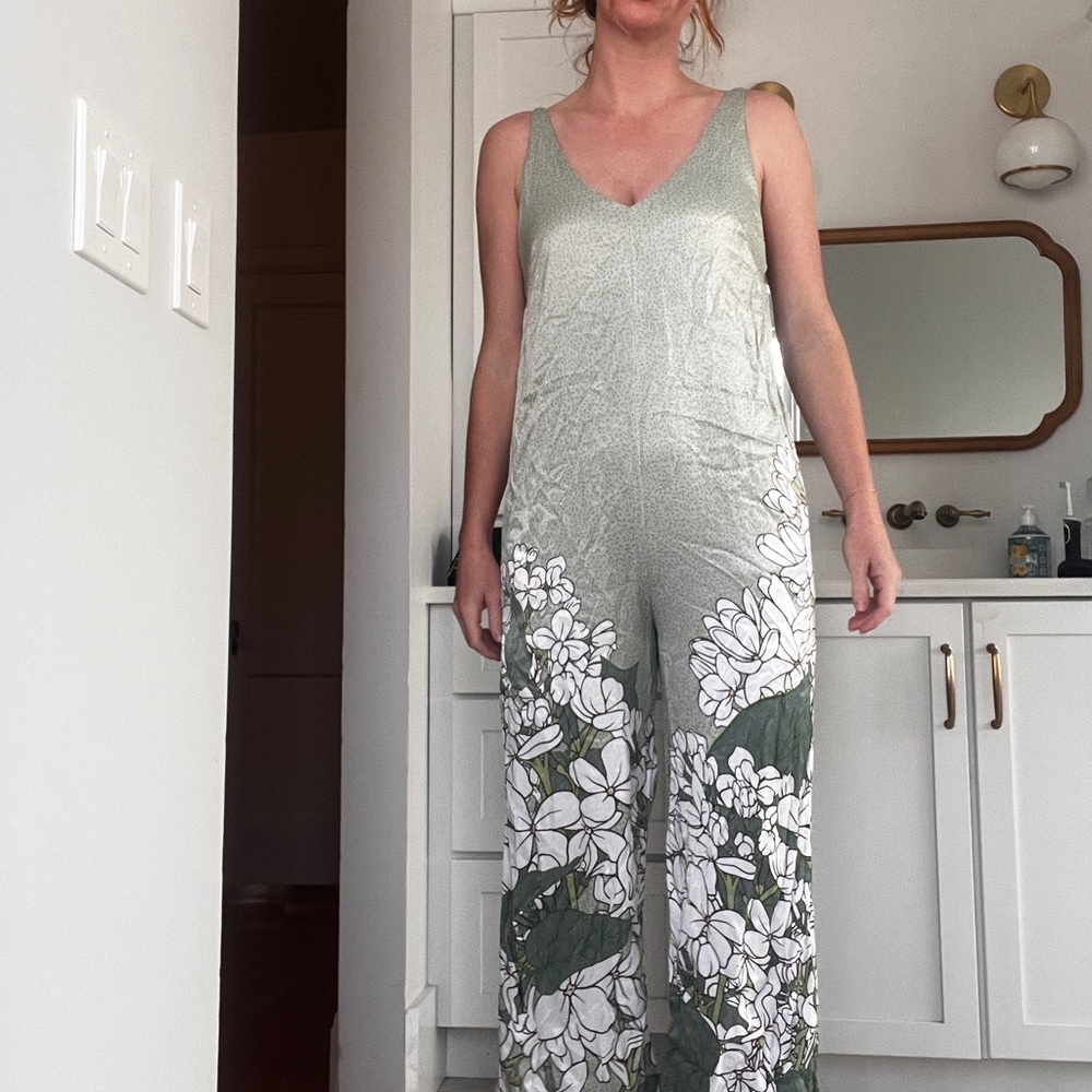 Stylish sage Sleeveless Jumpsuit with pockets